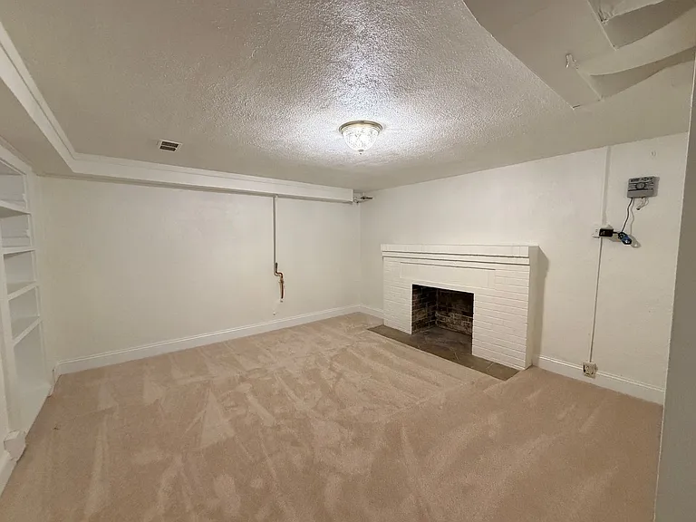 340 S Franklin St — Photo 17
