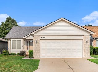 43146 Dante Ct, Sterling Heights, MI 48313