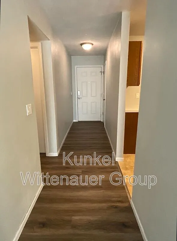 2 bed, 1.0 bath, 1008 sqft, $1,295 — Photo 3