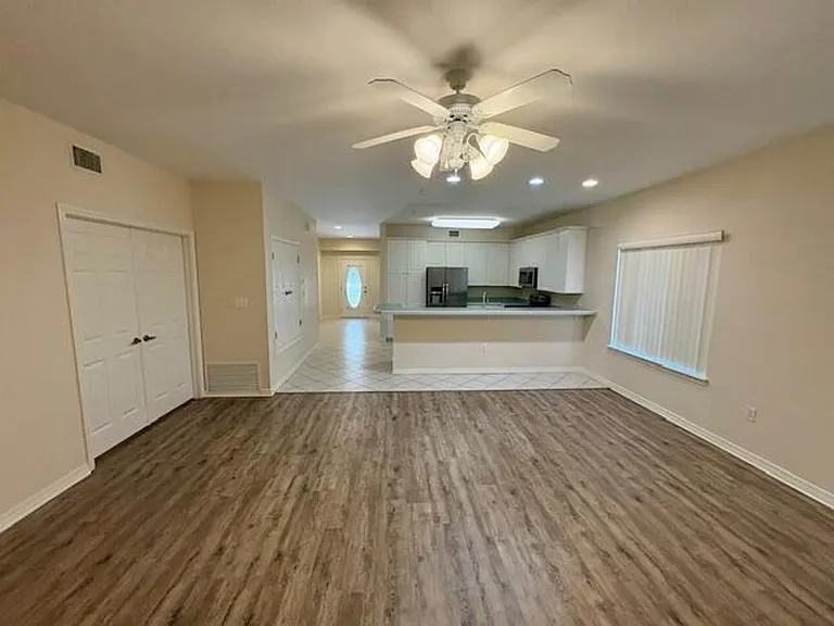 406 Westlake Ct — Photo 7