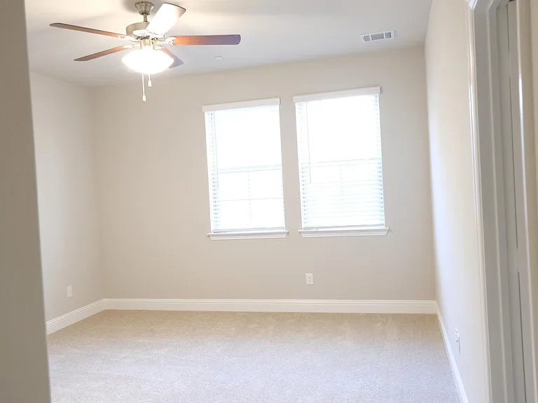 332 Blackthorne Dr — Photo 21