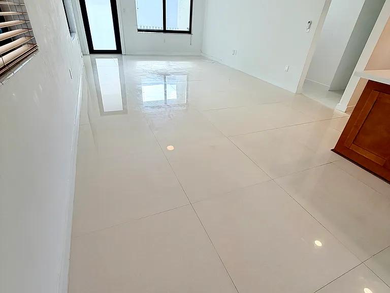 1931 SW 17th Ct — Photo 4