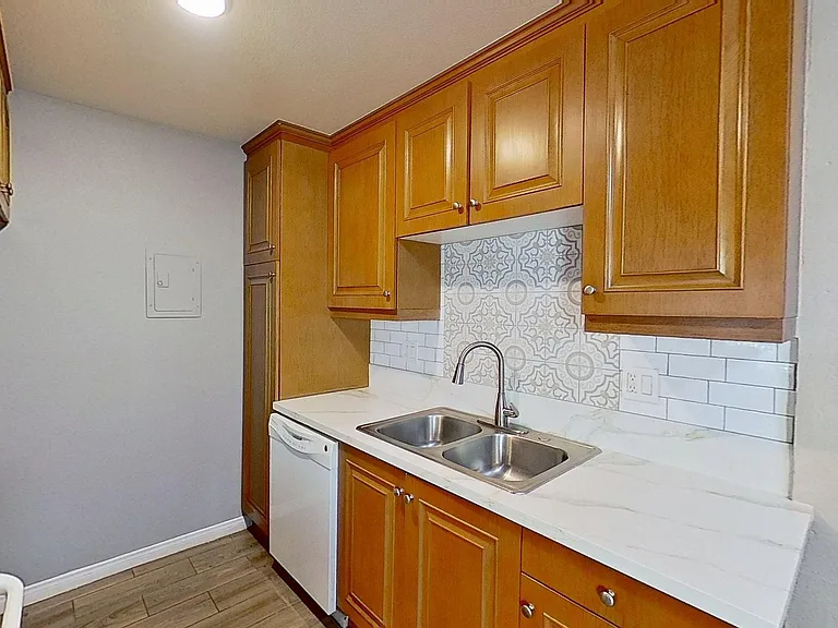 1040 W Macarthur Blvd #45 — Photo 9