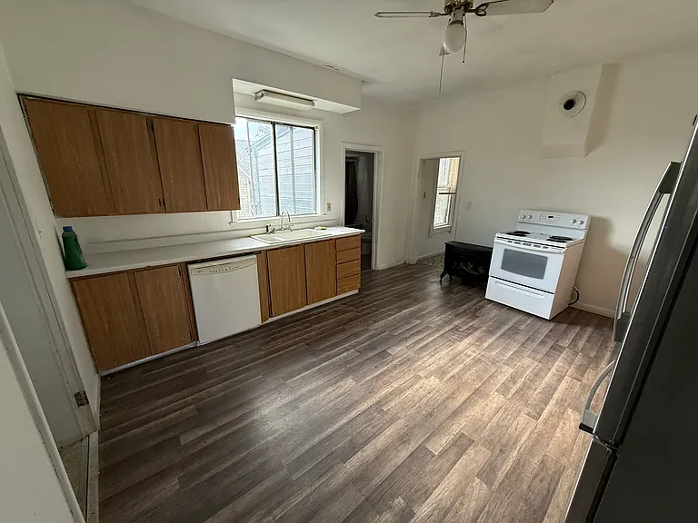 355 E Elmo St — Photo 11