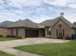106 Shadowbrook Ln, Youngsville, LA 70592