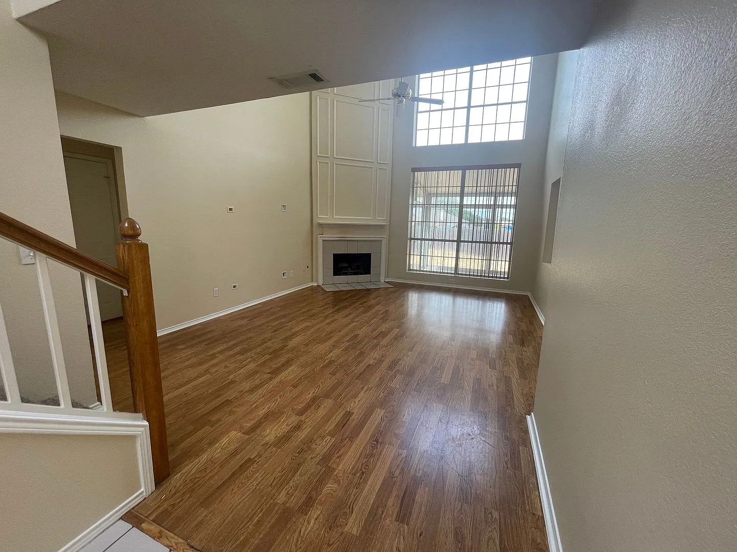 Stunning 4BR/2.5BA South Fort Worth Gem with Sun Room & 2-Car Garage! — Photo 3