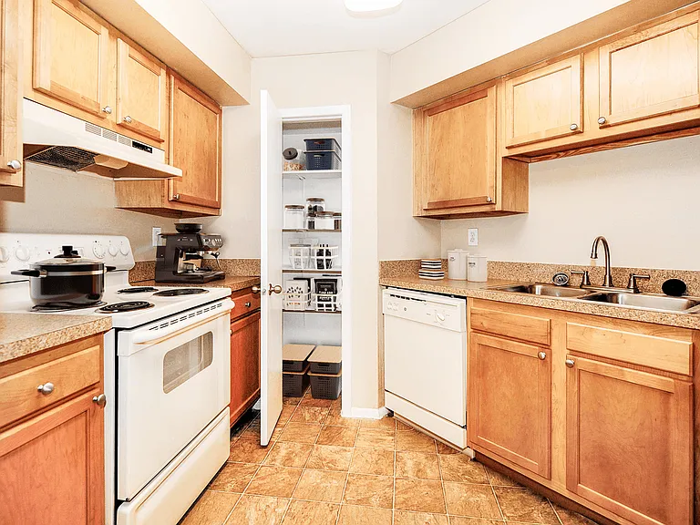 Bentley Green Apartment Homes — Photo 56
