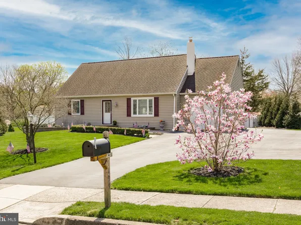 1099 Peaceful Ln, Hatfield, PA 19440
