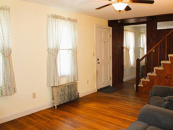 3rd image of 75 Benefit St