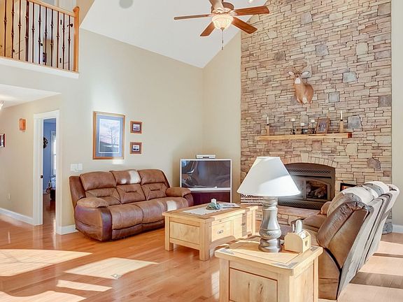 5th image of 1310 Laura Ln