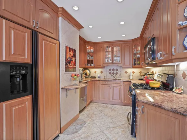 2514 Hubbard Street image 1 of 30