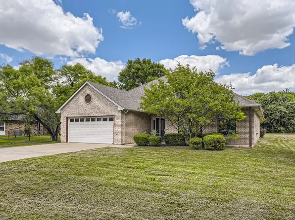 913 Charles Ct, Granbury, TX 76049