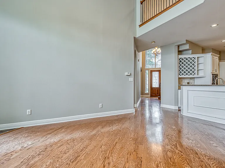 6533 Riveredge Dr — Photo 38