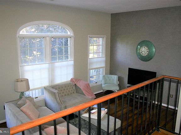 3rd image of 1375 Lindsay Ln