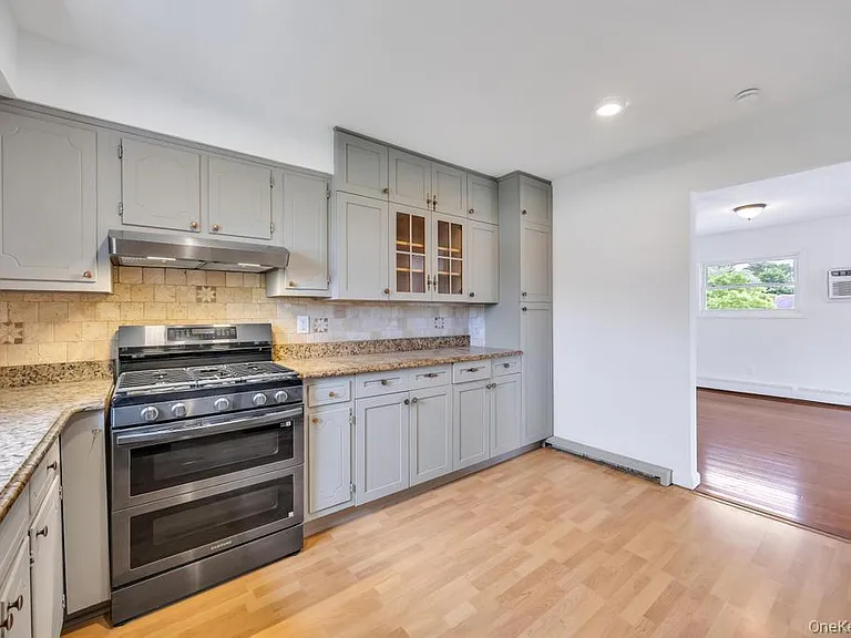 405 Massapequa Ave — Photo 6