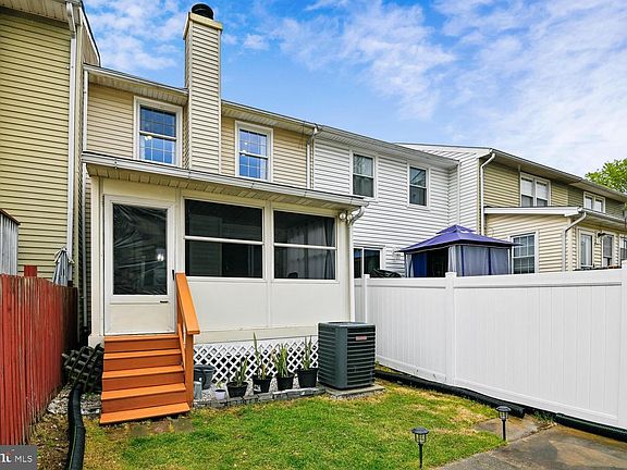 4th image of 5333 King Arthur Cir