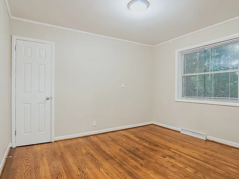 752 Barclay Ln — Photo 10