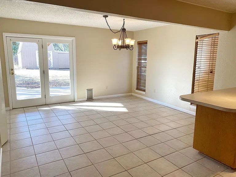 6128 Cliffside Dr — Photo 10