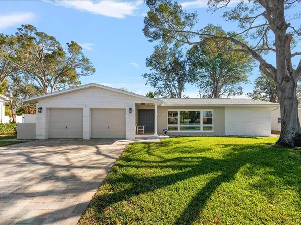 8205 Forest Cir, Seminole, FL 33776