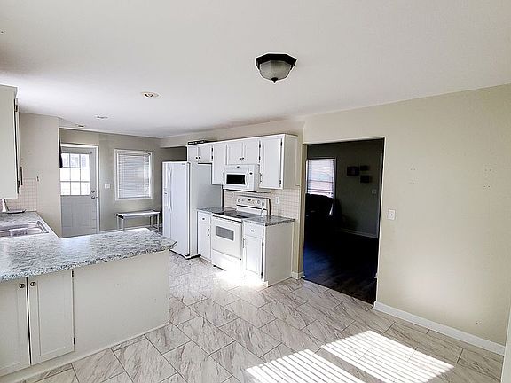3rd image of 8201 Armstrong Ave