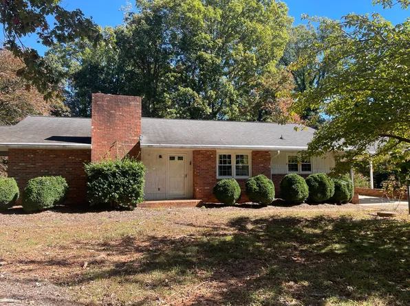 2569 Lake Forest Dr, Winston Salem, NC 27106
