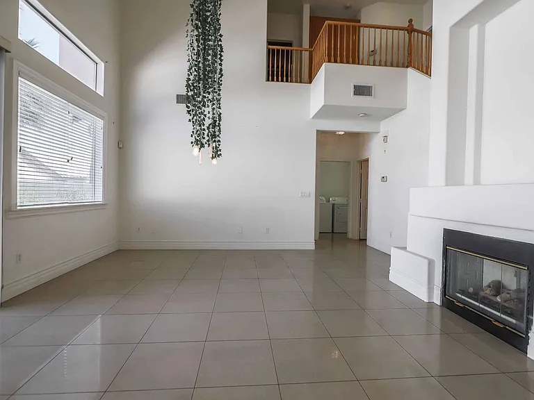 212 Waterton Lakes Ave — Photo 5