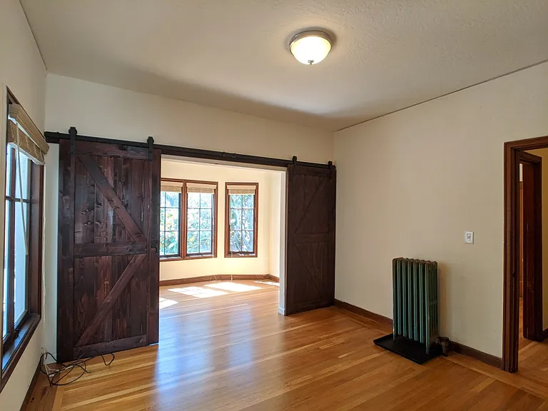2427 Hilgard Ave — Photo 17