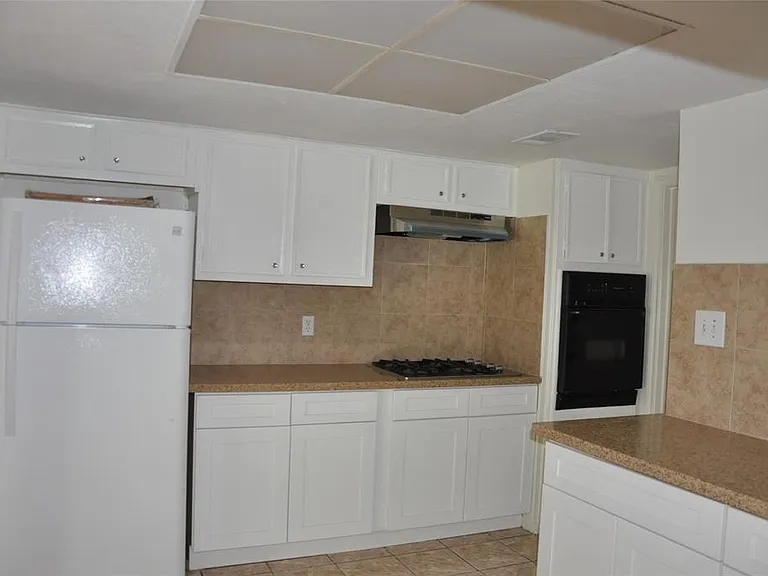 5519 Caversham Dr — Photo 10