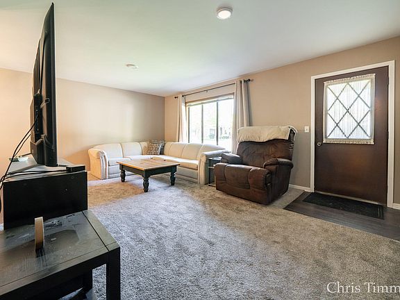 5th image of 75 Old Mill Dr Unit 17