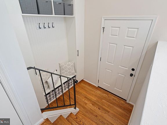3rd image of 3027 Antrim Cir