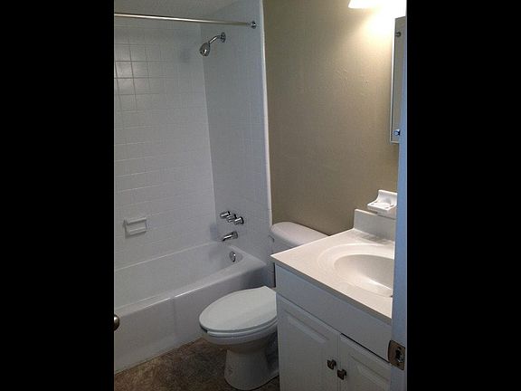 5th image of 7568 La Fontaine Dr APT A