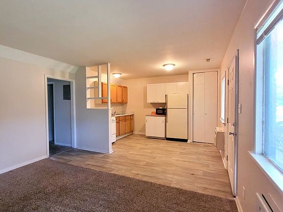 3rd image of 925 Princess Dr APT B