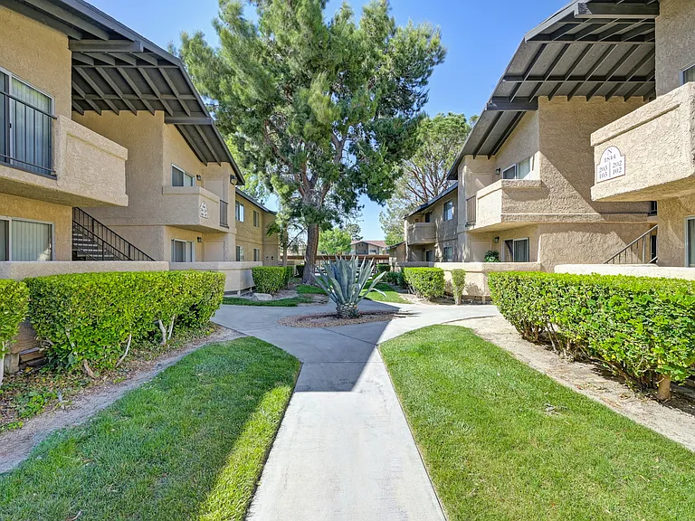 West Park Villas Apartments — Photo 36