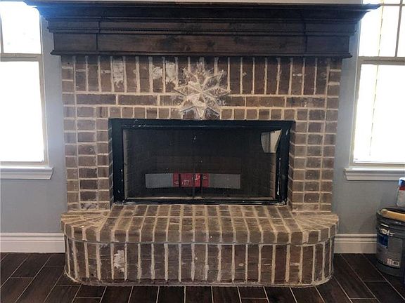 4th image of 419 Twin Oaks Ln