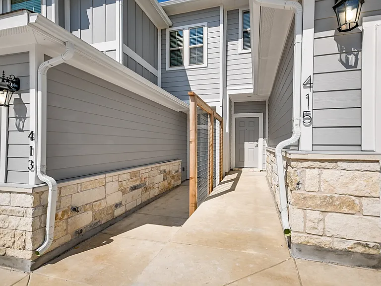 415 Parkline Dr — Photo 2