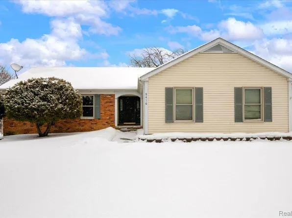 9416 Wildwood Lake Dr, Whitmore Lake, MI 48189