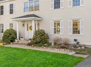 12 Lomartra Ln, Branford, CT 06405