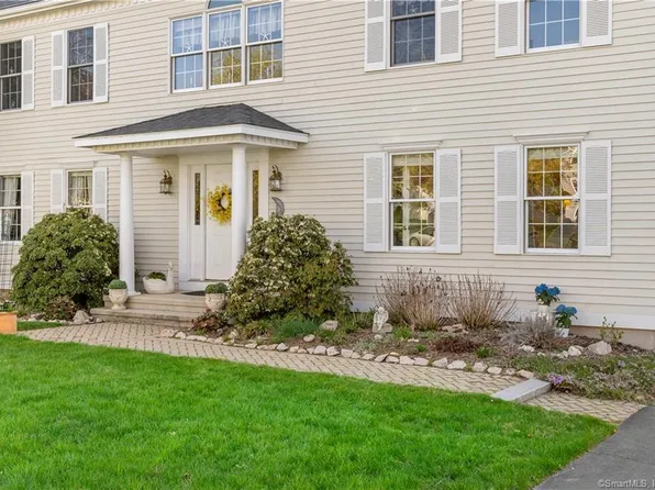 12 Lomartra Lane, Branford, CT 06405