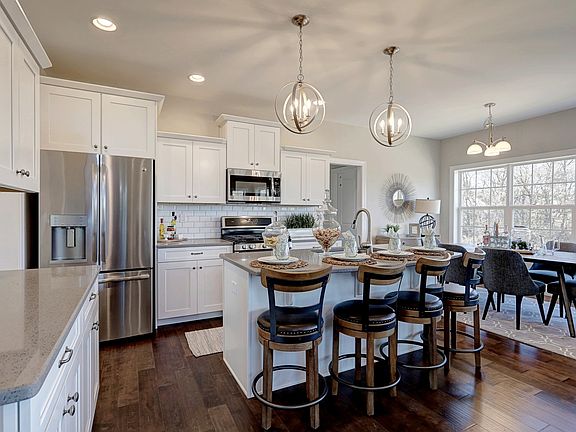 Classic Kitchen and Breakfast Area