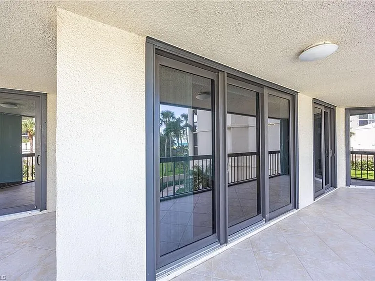 4551 Gulf Shore Blvd N #200 — Photo 30