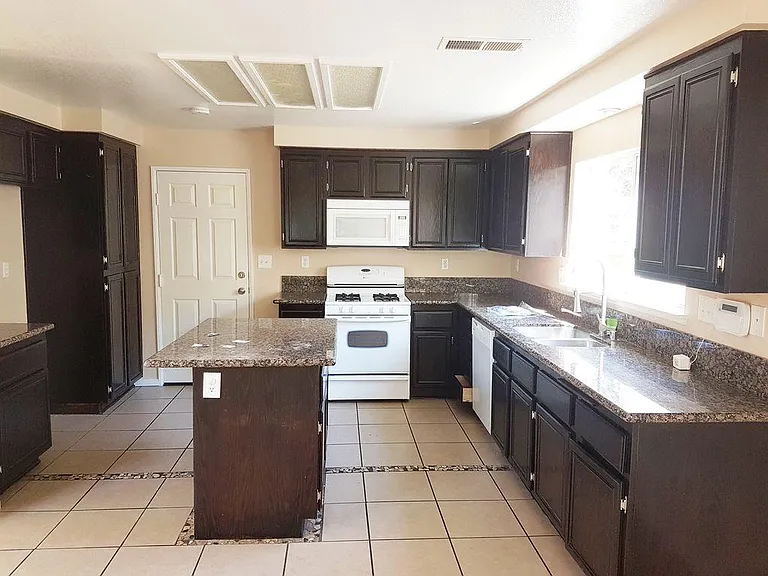 31625 Loma Linda Rd — Photo 5