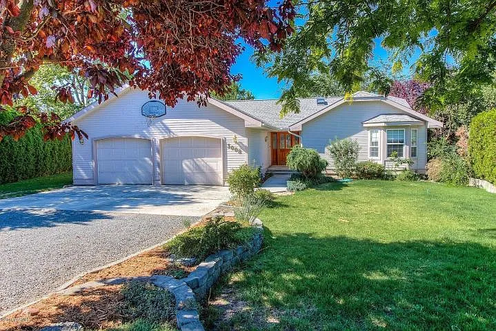 3008 Mountainview Ave photo 1