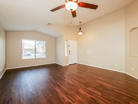 4th image of 1649 E Leslie Ave