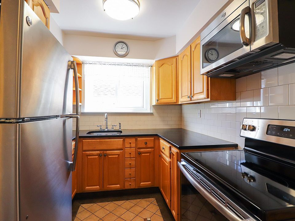 1st image of 828 Vincent Ave Floor 2