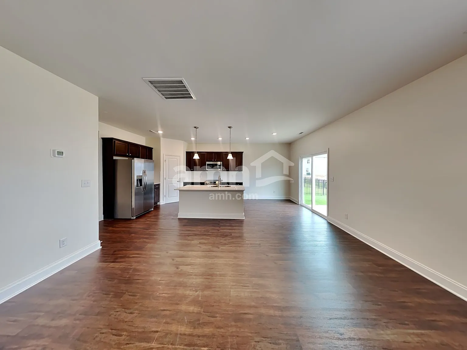 4 bed, 2.5 bath, 2297 sqft, $2,820 — Photo 4