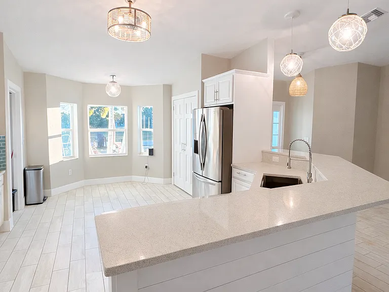 5748 Linden Ln — Photo 13