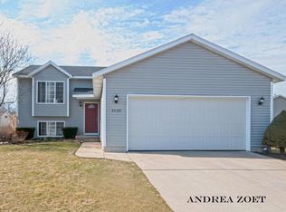 5029 Breezefield Dr SE, Kentwood, MI 49512
