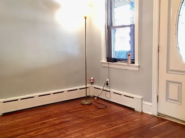 5243 Hawthorne St, Philadelphia, PA 19124