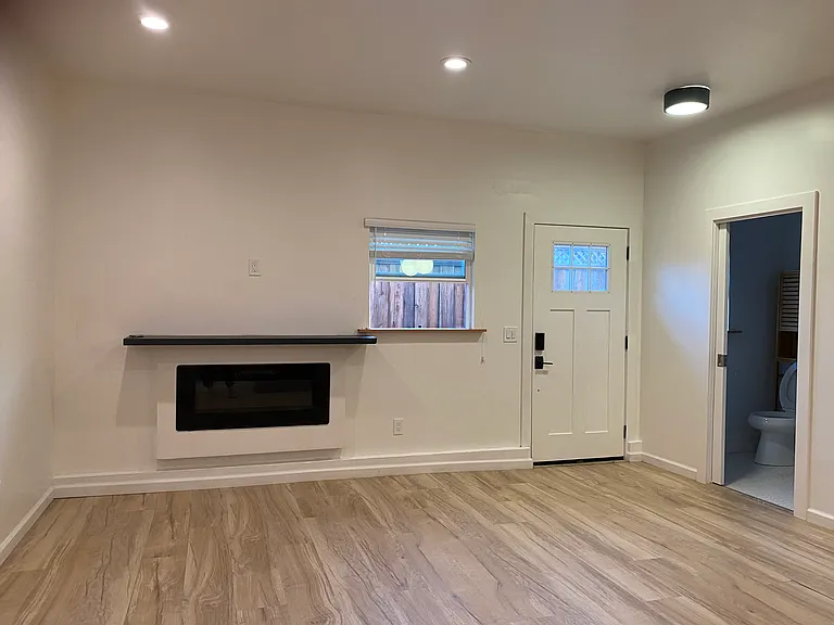 1207 Webster St — Photo 2