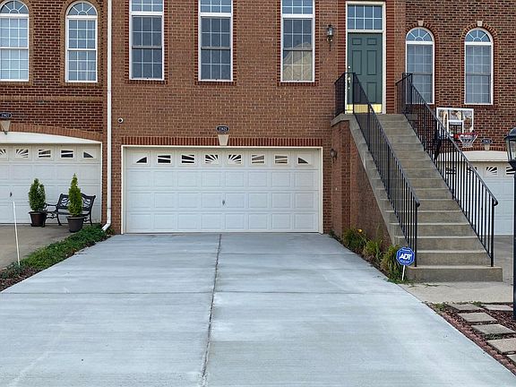 2nd image of 22625 Upperville Heights Sq